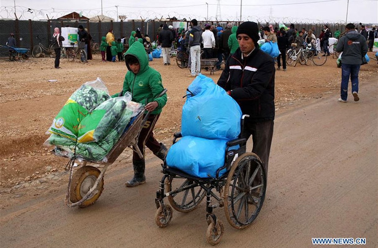 Ben trong trai ti nan danh cho nguoi Syria o Jordan-Hinh-5